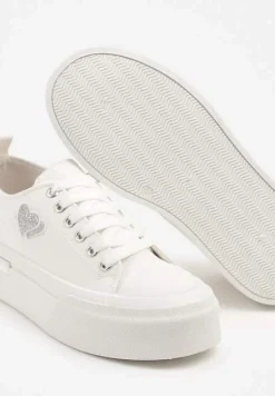Białe Trampki na Platformie z Ozdobnym Napisem i Sercem Laviere