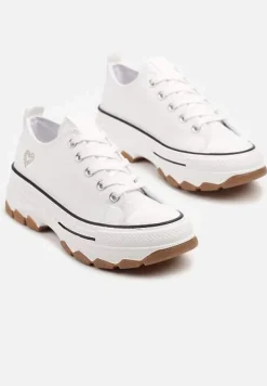 Białe Trampki na Platformie z Tłoczeniem Ozdobione Sercem Ohna