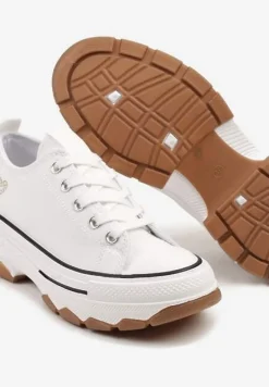 Białe Trampki na Platformie z Tłoczeniem Ozdobione Sercem Ohna