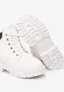 Białe Traperki na Tłoczonej Podeszwie Ocieplane Futrem Toriga