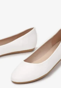 Białe Wsuwane Balerinki z Okrągłym Noskiem Mialani