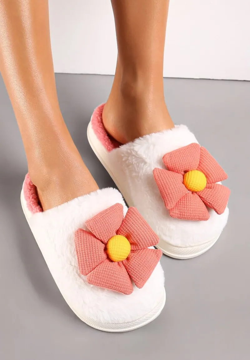 Bialo-Czerwone Kapcie z Futerka Ozdobione Szerokim Kwiatkiem Dionigi