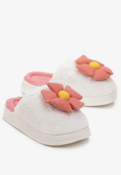 Bialo-Czerwone Kapcie z Futerka Ozdobione Szerokim Kwiatkiem Dionigi