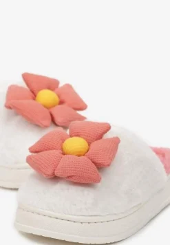 Bialo-Czerwone Kapcie z Futerka Ozdobione Szerokim Kwiatkiem Dionigi