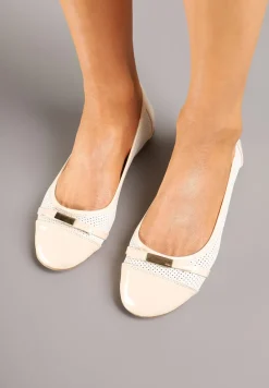 Biało-Beżowe Ażurowe Balerinki z Wkładką ze Skóry Naturalnej i Kokardą Tatilitia