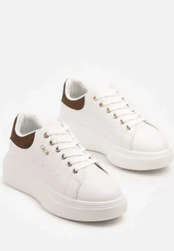 Biało-Brązowe Sneakersy na Niskim Koturnie Zdobione Metalicznymi Wstawkami Alirisa