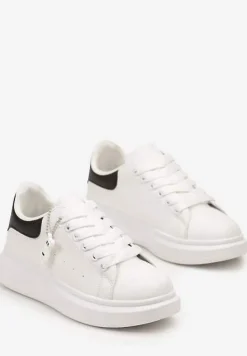 Biało-Czarne Casualowe Sneakersy z Zawieszką Misiem Ulevidia