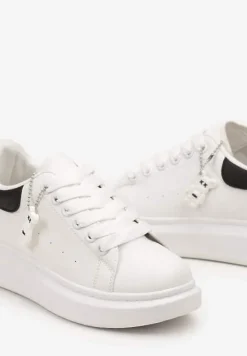 Biało-Czarne Casualowe Sneakersy z Zawieszką Misiem Ulevidia