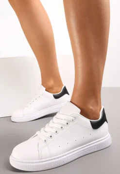 Biało-Czarne Płaskie Sneakersy ze Sznurowaniem Karlei