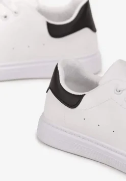 Biało-Czarne Płaskie Sneakersy ze Sznurowaniem Karlei