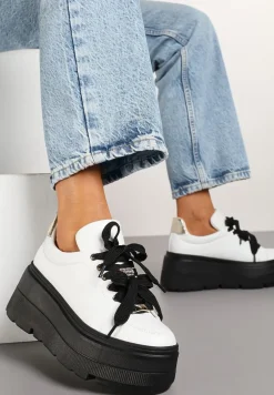 Biało-Czarne Sneakersy Vices na Płaskiej Podeszwie z Metalicznymi Ozdobami i Sznurowaniem Neladith