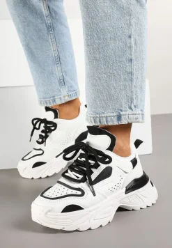Biało-Czarne Sneakersy w Streetwearowym Stylu na Tłoczonej Podeszwie Nelasea