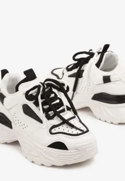 Biało-Czarne Sneakersy w Streetwearowym Stylu na Tłoczonej Podeszwie Nelasea