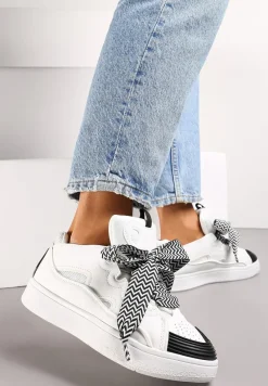 Biało-Czarne Sneakersy z Dekoracyjnym Sznurowaniem i Wstawką na Języku Cristen