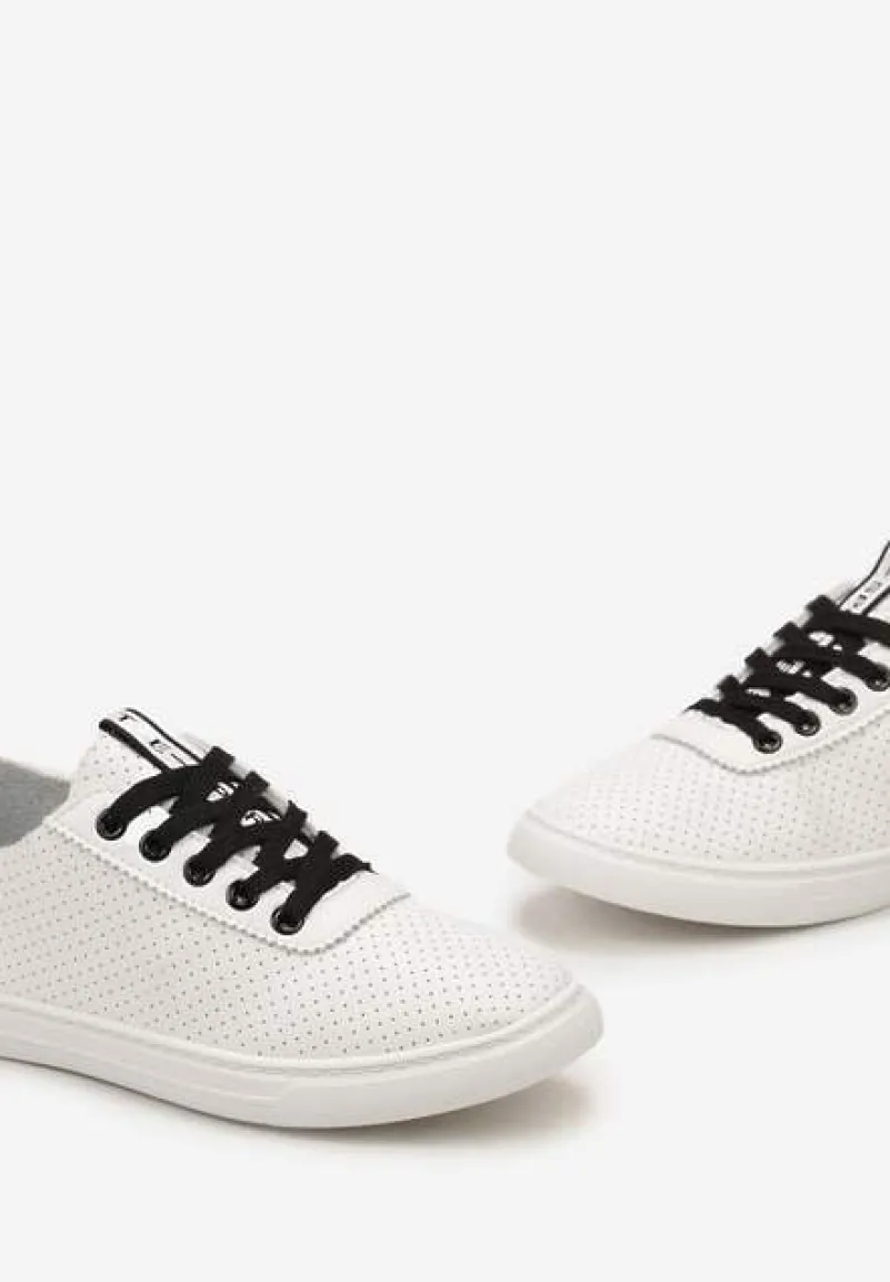 Biało-Czarne Tenisówki ze Skóry Naturalnej z Perforacją i Tasiemką z Napisem Toccatia