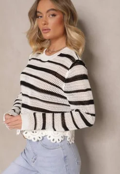 Biało-Czarny Krótki Sweter z Koronką i Ażurowym Wzorem Sovavia