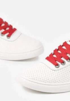 Biało-Czerwone Tenisówki Ozdobione Cyrkoniami i Perforacją Liradena