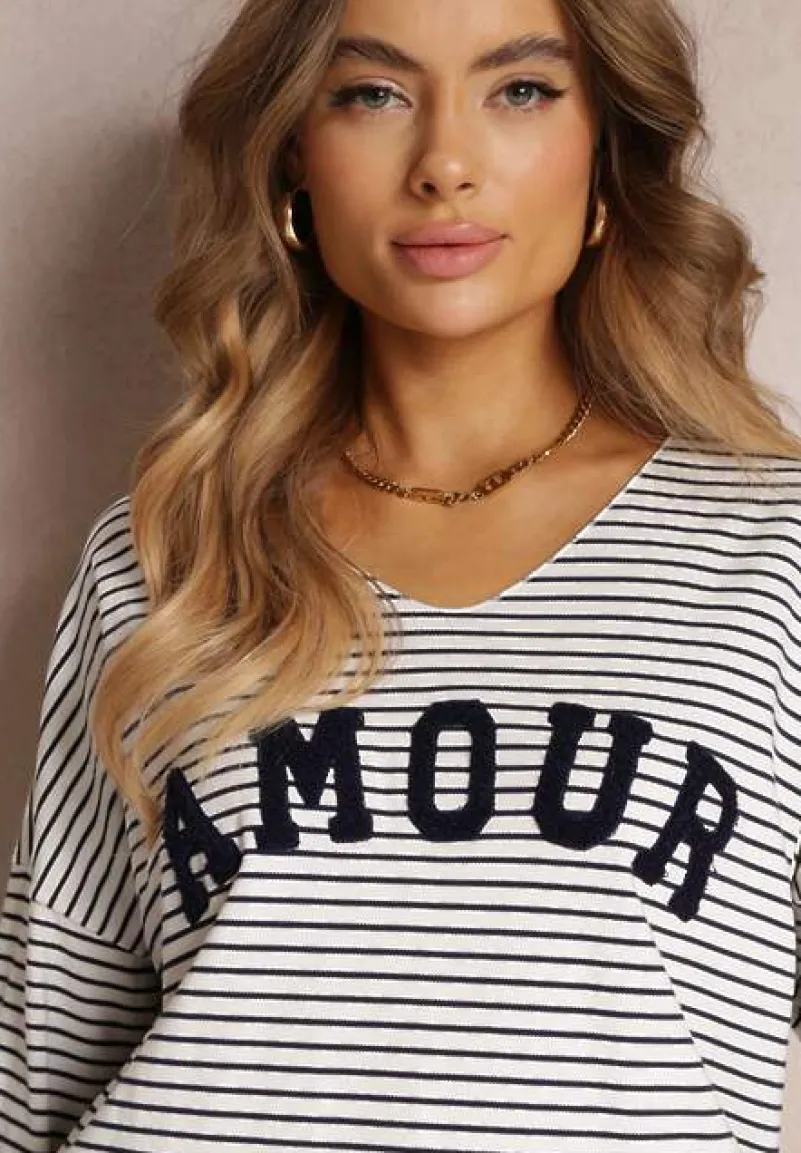 Biało-Granatowa Oversizowa Bluzka w Paski z Haftowanym Napisem i Dekoltem V Rowania