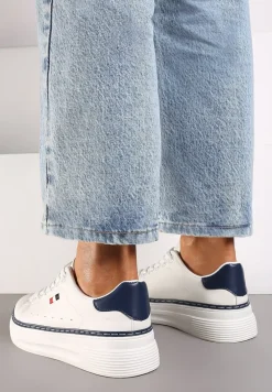 Biało-Granatowe Basicowe Sneakersy na Platformie Ozdobione Metalicznymi Wstawkami Vaiden