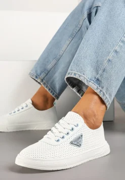 Biało-Niebieskie Tenisówki z Cholewką z Perforacją i Ozdobną Aplikacją Emmio