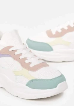 Biało-Różowe Sneakersy z Perforacją i Tłoczoną Podeszwą Johnni