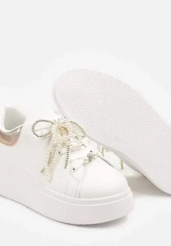 Biało-Szampańskie Sneakersy na Platformie z Perełkami i Metalowymi Kuleczkami Selavia