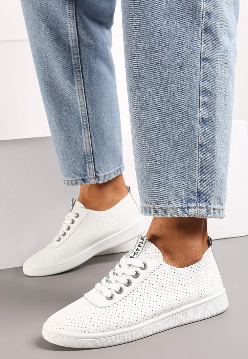 Biało-Szare Tenisówki Ozdobione Taśmą z Napisem na Języku i Pięcie Cholewka z Perforacją Aelita