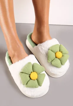 Biało-Zielone Kapcie z Futerka Ozdobione Szerokim Kwiatkiem Dionigi