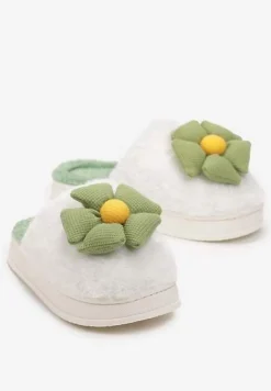 Biało-Zielone Kapcie z Futerka Ozdobione Szerokim Kwiatkiem Dionigi