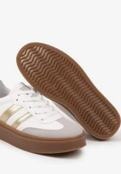 Biało-Złote Klasyczne Sneakersy Tenisówki na Niskiej Platformie Denirla