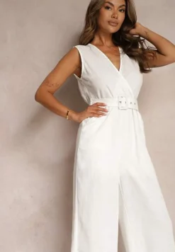 Biały Bawełniany Kombinezon z Kopertowym Dekoltem Paskiem z Klamrą i Gumką w Talii Risalen