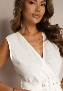 Biały Bawełniany Kombinezon z Kopertowym Dekoltem Paskiem z Klamrą i Gumką w Talii Risalen