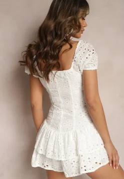 Biały Bawełniany Kombinezon Koronkowy z Krótkim Rękawem Wykończony Falbankami Casdaria