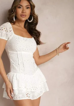 Biały Bawełniany Kombinezon Koronkowy z Krótkim Rękawem Wykończony Falbankami Casdaria