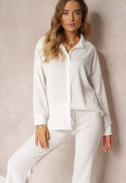 Biały 2-częściowy Komplet z Koszulą i Spodniami Zdobionymi Delikatnym Tłoczeniem Jaila