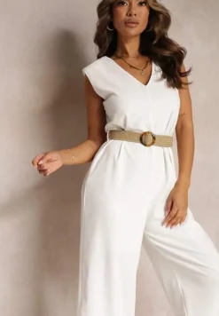 Biały Długi Kombinezon z Trójkątnym Dekoltem i Ozdobnym Paskiem z Klamrą Malkah