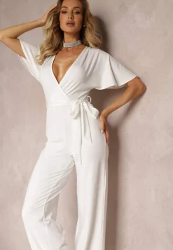 Biały Długi Kombinezon z Wiązaniem i Głębokim Kopertowym Dekoltem Sumya