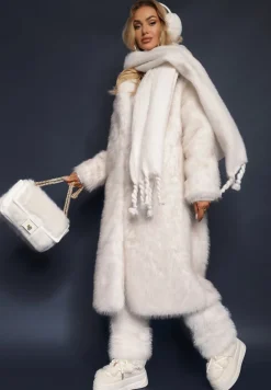 Biały Elegancki Płaszcz z Miękkiego Futra z Wsuwanymi Kieszeniami Inatrella