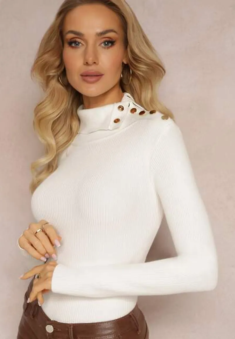 Biały Golf z Prążkowanej Dzianiny z Nitami Itagi