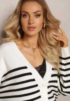 Biały Kardigan w Paski o Wydłużonym Fasonie z Dekoltem V Zapinany na Guziki Ravime