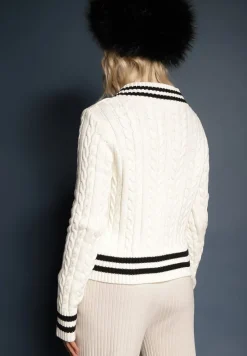 Biały Kardigan z Bawełną Cyrkoniami Paskami i Perełkami Liathea
