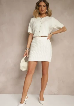 Biały Kardigan z Wełną i Ozdobnymi Guzikami i Tłoczeniem Halanira