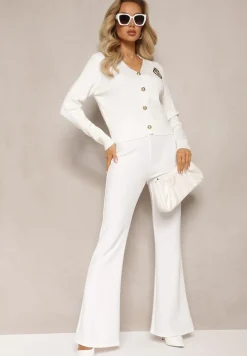 Biały Kardigan z Wiskozy z Warkoczowym Splotem z Guzikami i Naszywką Cottia