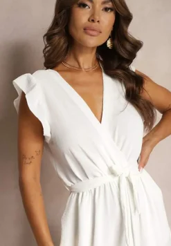 Biały Koktajlowy Kombinezon Wiązany Paskiem Wykończony Falbankami przy Ramionach Vimaseni