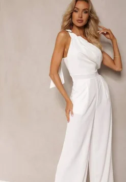 Biały Kombinezon z Asymetrycznym Dekoltem i Kieszeniami Benae