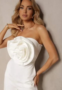 Biały Kombinezon z Dużym Naszytym Kwiatem bez Rękawów Usemia