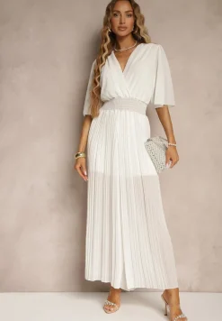Biały Kombinezon z Kopertowym Dekoltem i Gumką w Pasie Zdobiony Plisami Amadle