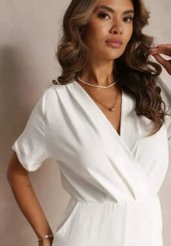 Biały Kombinezon z Kopertowym Dekoltem i Krótkimi Rękawami z Wiskozą Coridsa