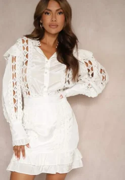 Biały Komplet Ażurowy z Bawełną Spódnica i Koszula Ozdobiona Guzikami z Pereł Leninia