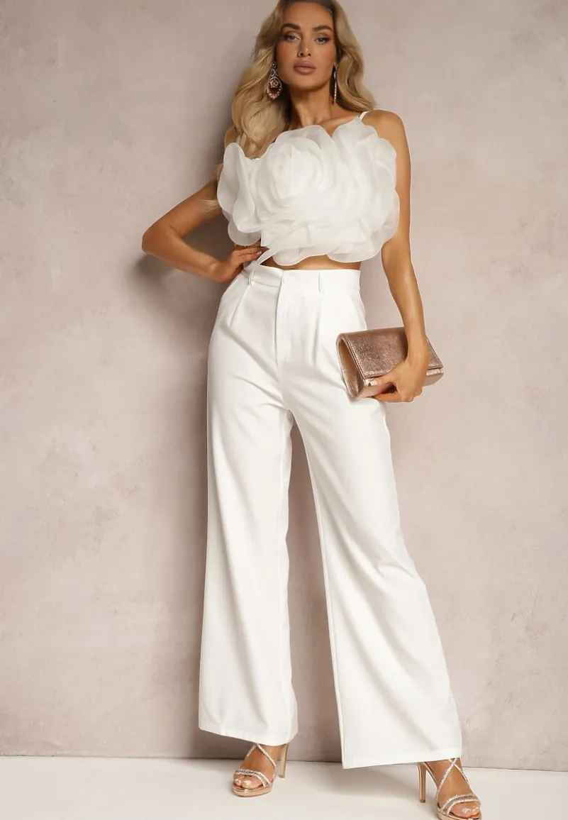 Biały Komplet Garniturowe Spodnie Top z Aplikacją 3D na Regulowanych Ramiączkach Grendlea